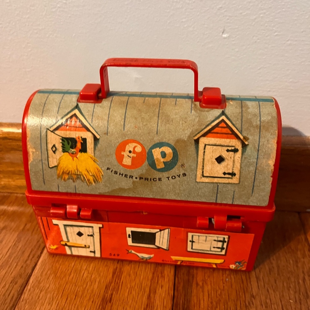 Vintage 1962 Fisher-Price Mini Red Plastic Barn Farm Lunchbox with Thermos - Picture 3 of 4